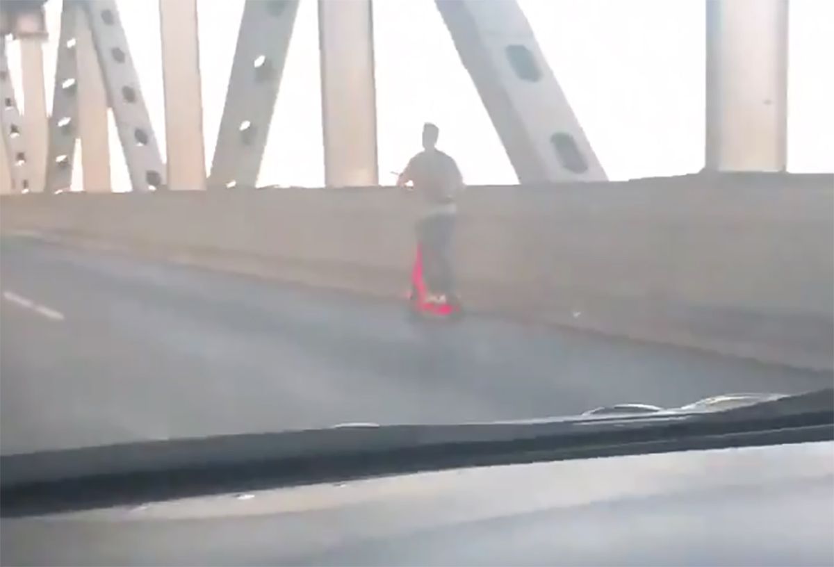 Idiot Takes E-Scooter Onto Bay Bridge