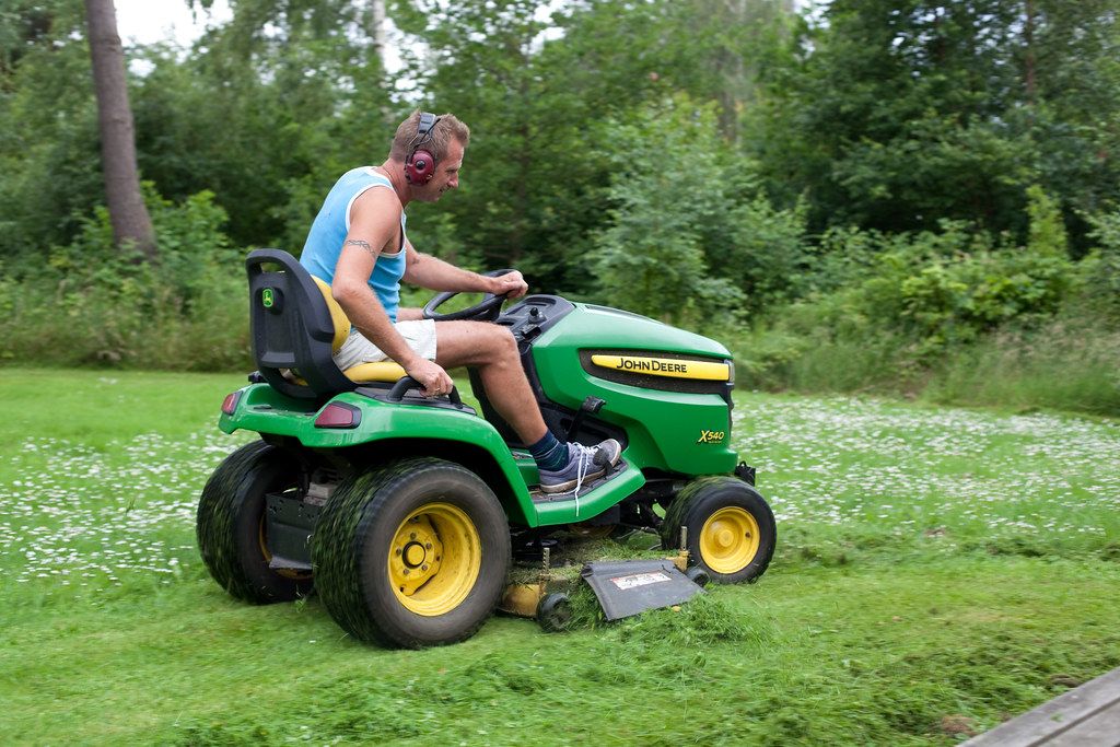 Lawn Mowers and Leaf Blowers May Go Bye-Bye If Berkeley-Style Ban Goes Statewide