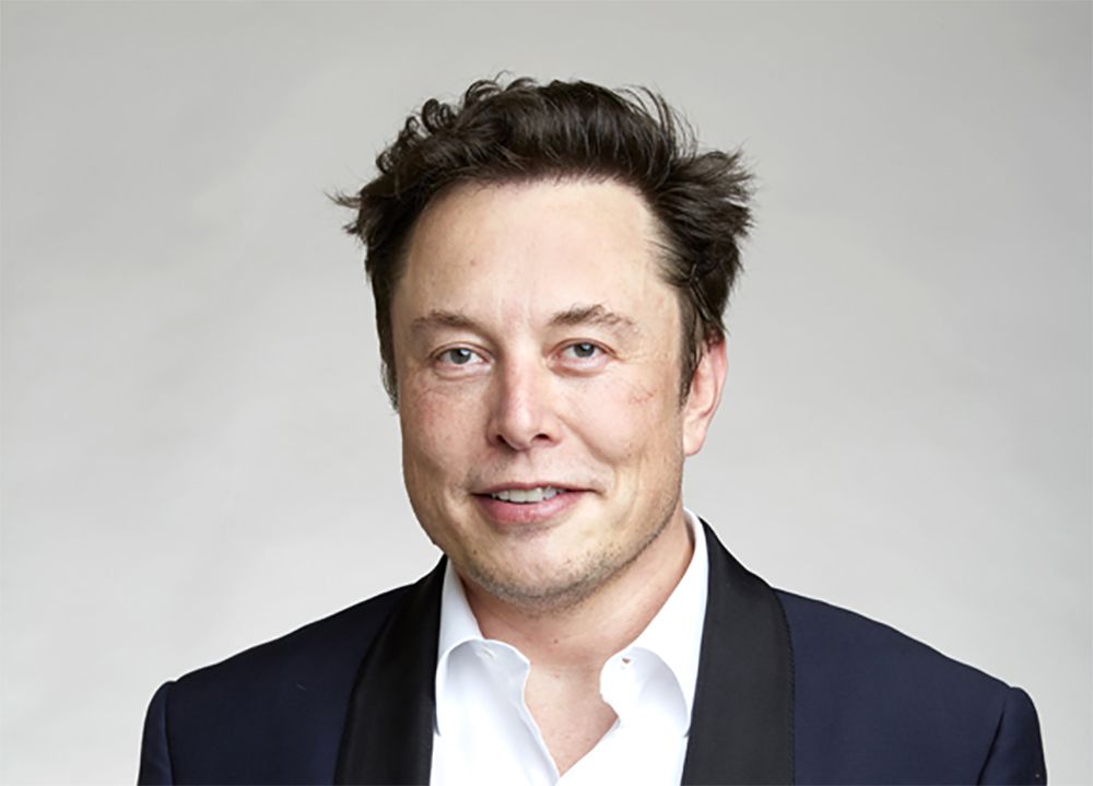 Elon Musk Calls Facebook ‘Lame,’ Encourages His Twitter Followers to Delete It