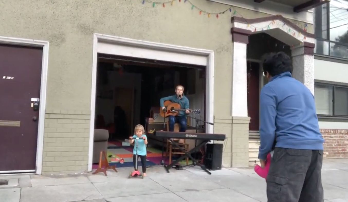 Video: In Noe Valley, a Folk Singer-Songwriter Serenades Her Neighbors