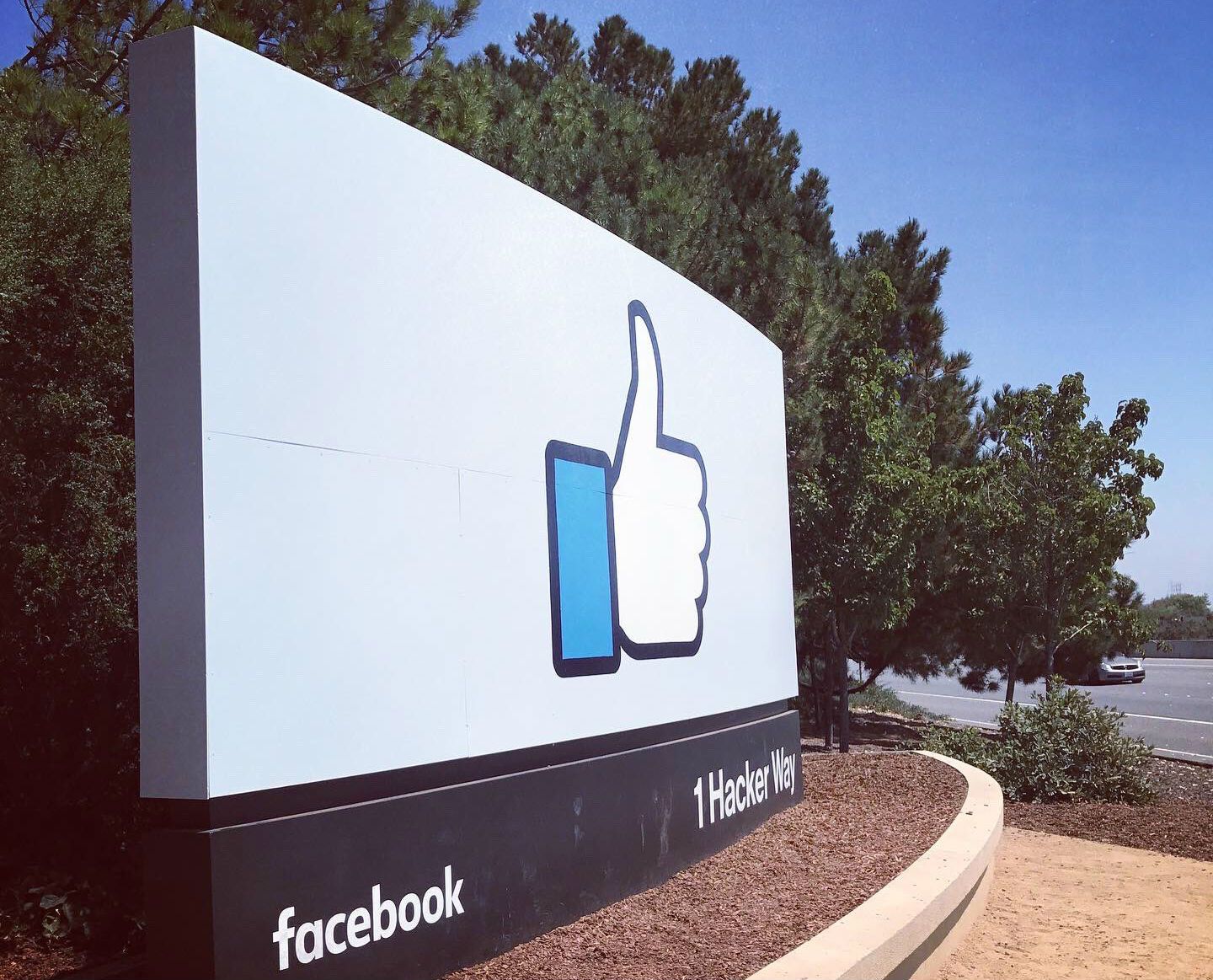 Zuckerberg Says Facebook Employees Won’t Need Vaccine to Return to Work