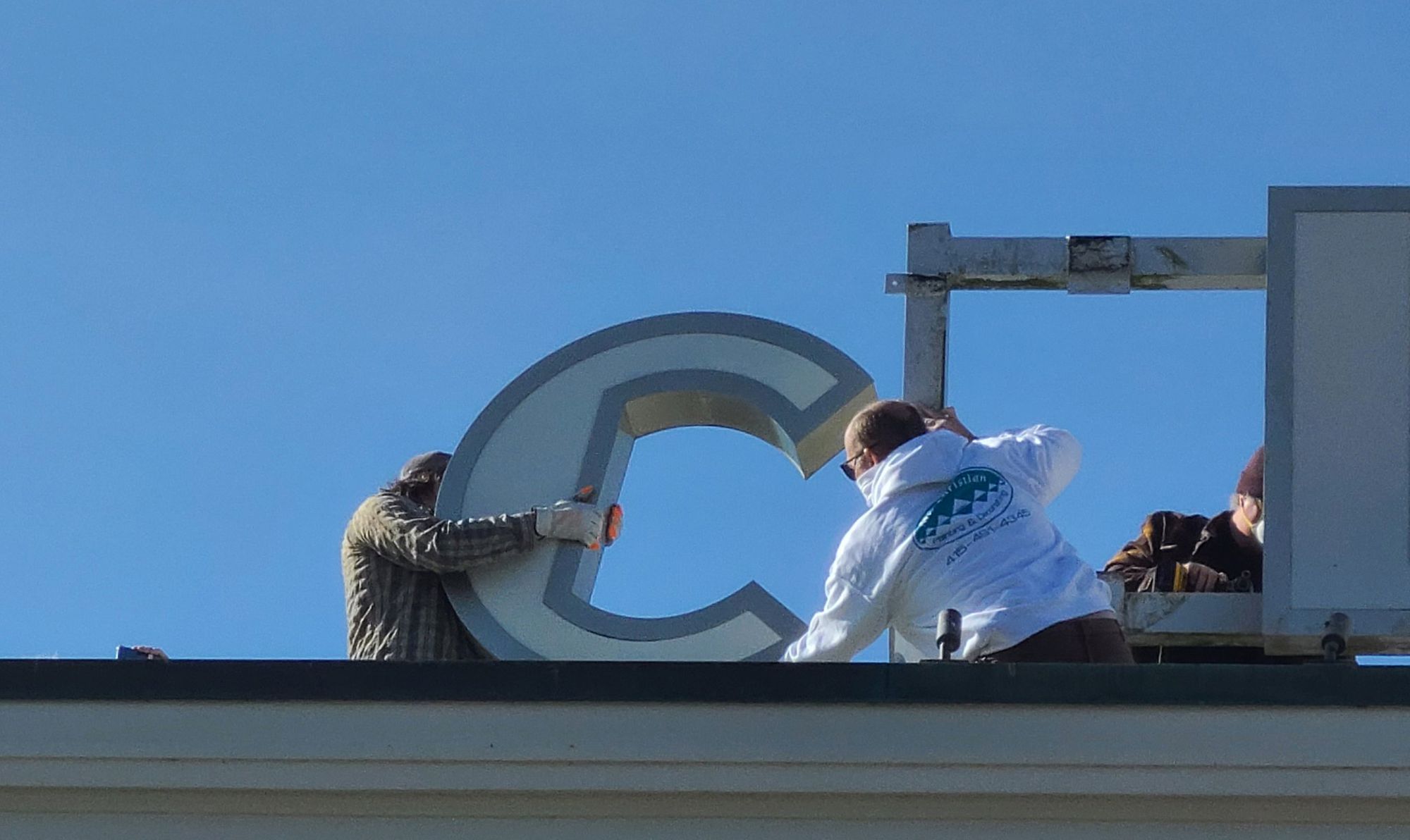 Cliff House Sign Comes Down In Dramatic End of an Era