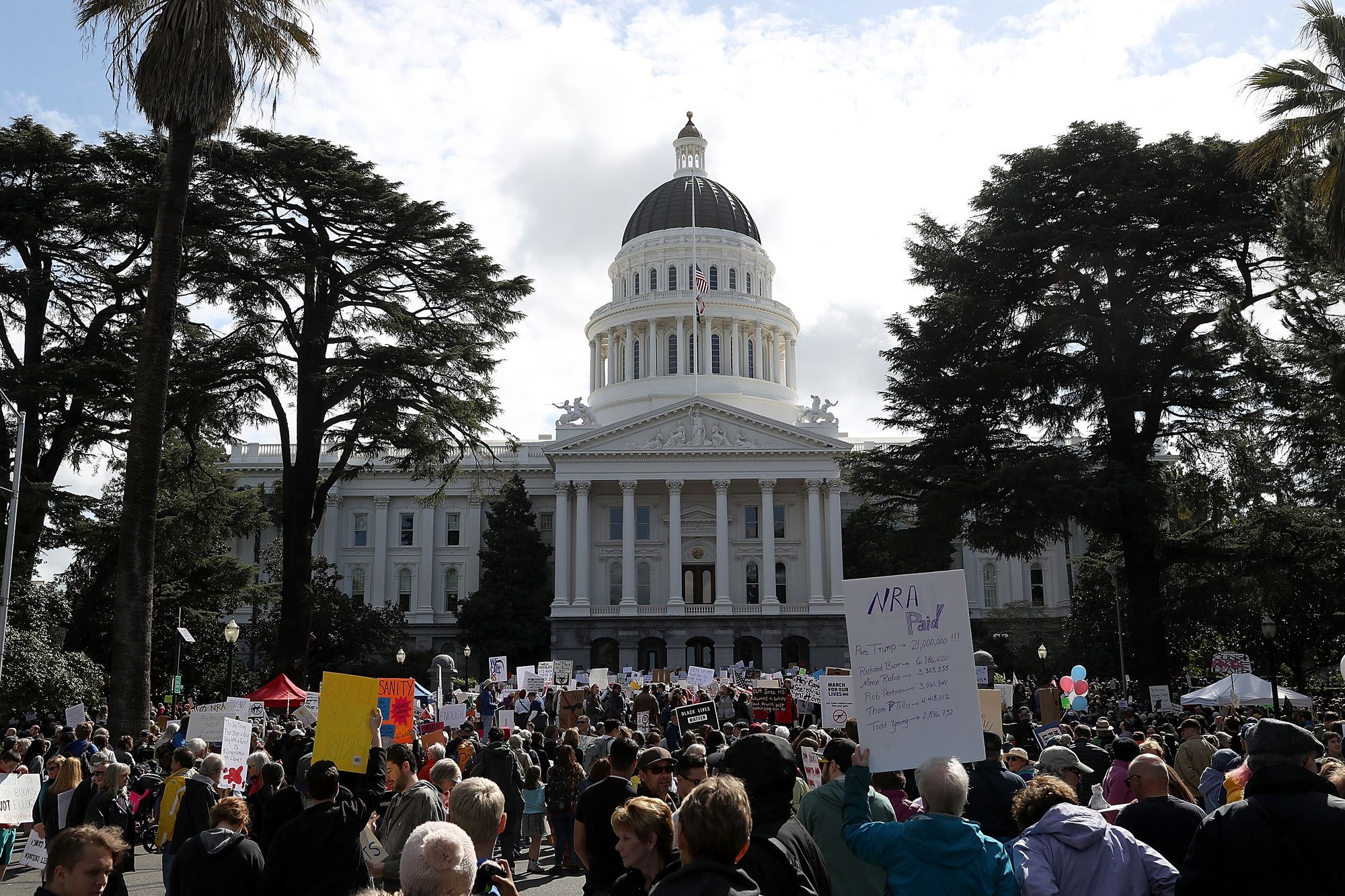 Sacramento Braces for Pro-Trump, Anti-Government Mobs