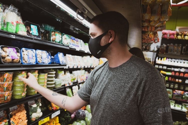 SF Supervisors Propose $5 Per Hour Hazard Pay Bonus For Grocery Workers, But Stores Have to Pay It