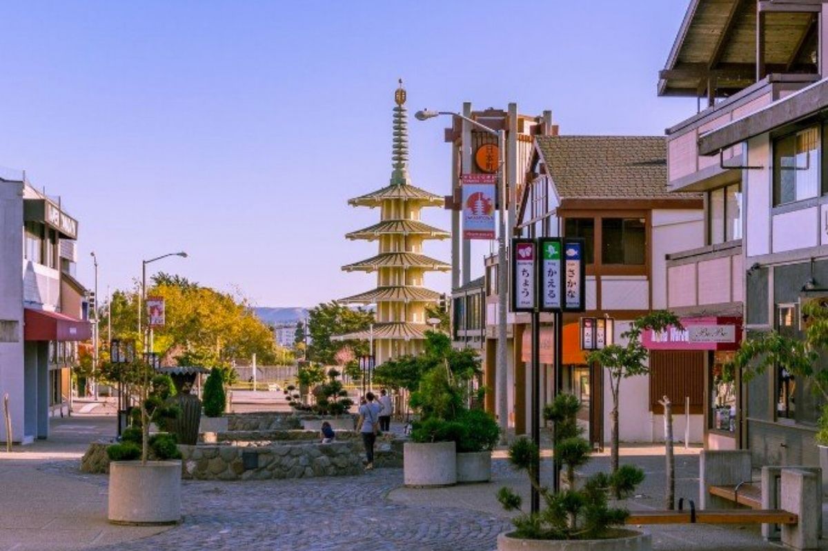 Day Around The Bay Asian Woman Robbed While Sitting In Car In Japantown