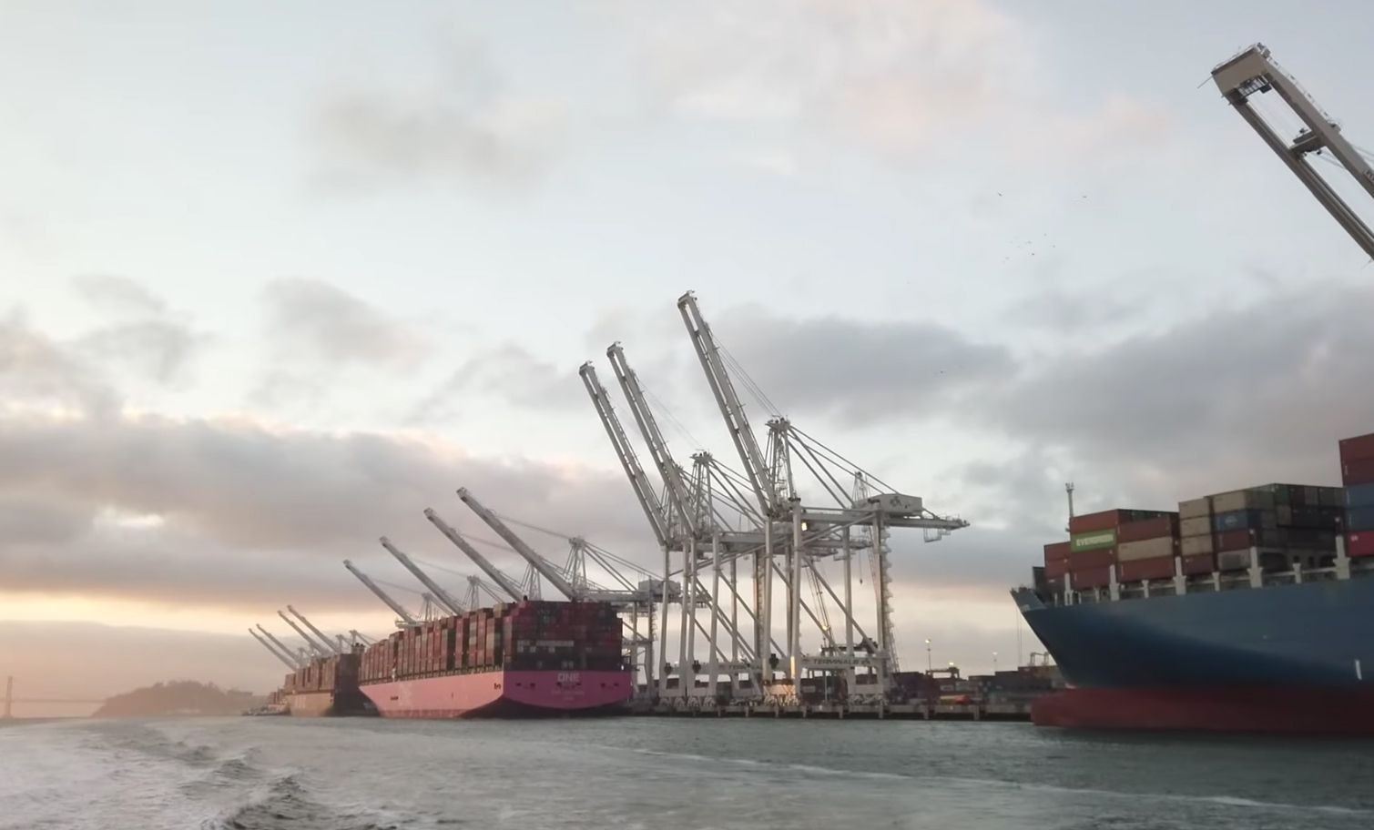 Watch a Timelapse Video of Those Three New Giant Cranes Go Up at the Port of Oakland