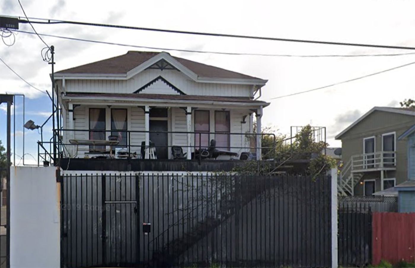 You Can Have This Oakland Victorian For Free — But You Have to Pay to Move It