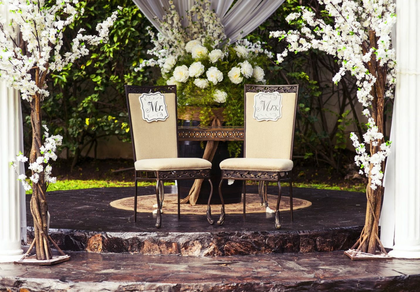 17 Best Florists to Perfect Your Wedding Flowers in 2022