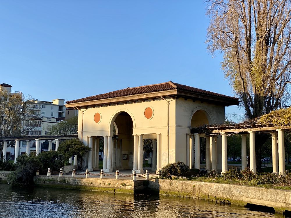 Man Shot and Killed Attempting to Thwart Car Burglary Near Lake Merritt Pergola