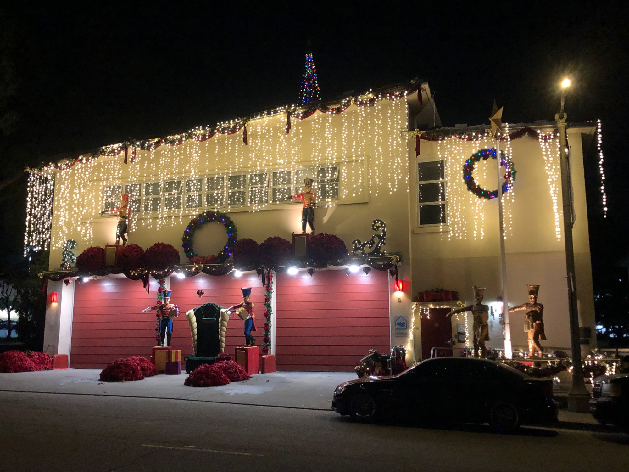 ⑫Firehouse / Dance Hall Christmas Amazon.com: MOMENTS IN TIME