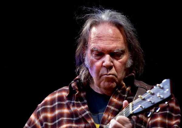 Neil Young Demands His Music Be Pulled From Spotify Over Joe Rogan’s Anti-Vaccine Antics