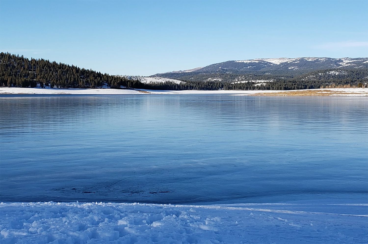 One Dead, Five Skaters Rescued When Ice Gives Way on Semi-Frozen Reservoir Near Truckee