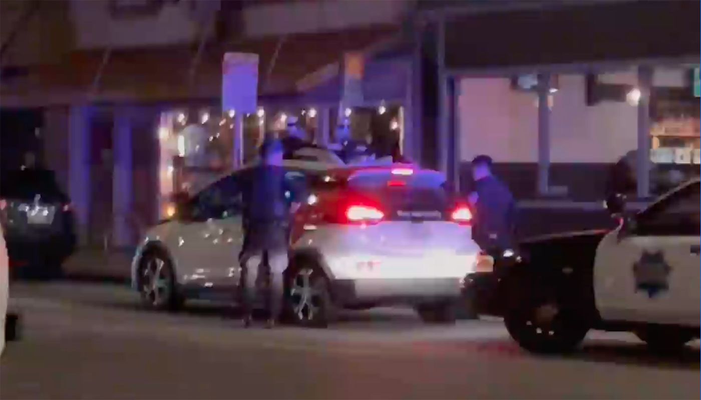 Jokes and Some Outrage Drive Themselves on Twitter In Wake of Driverless Cruise Cab Pulled Over by Cops