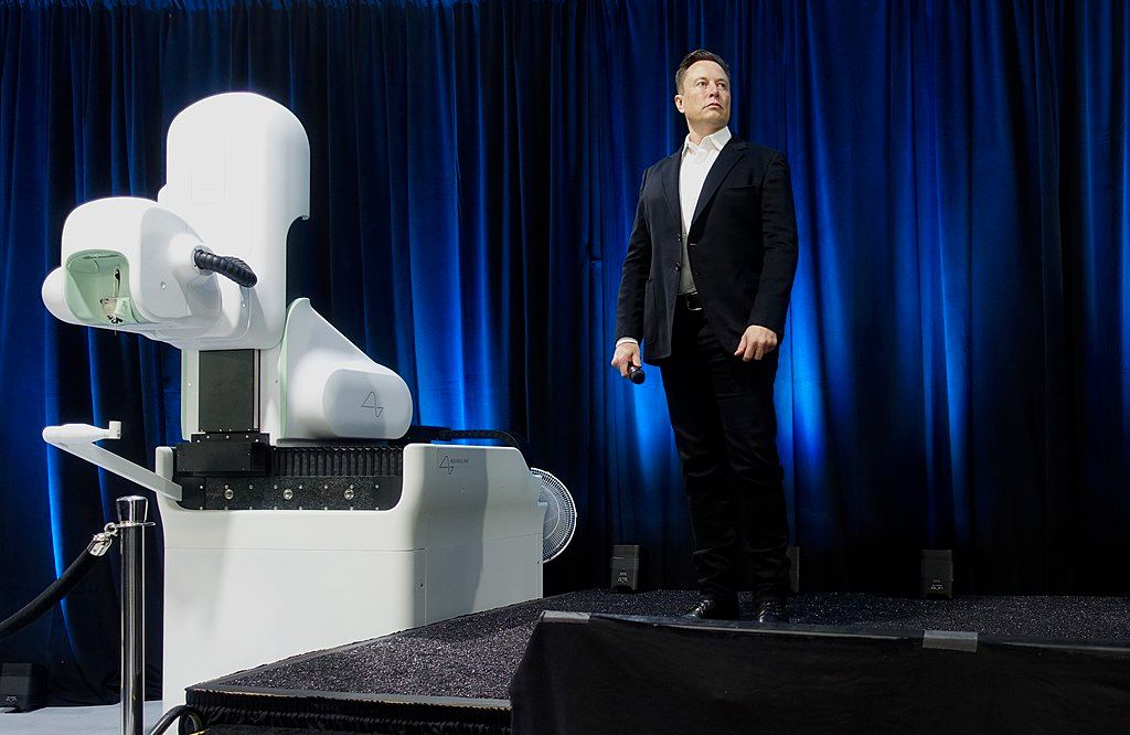 Elon Musk Will Appoint Himself CEO of Twitter (Temporarily), He Apparently Told Investors