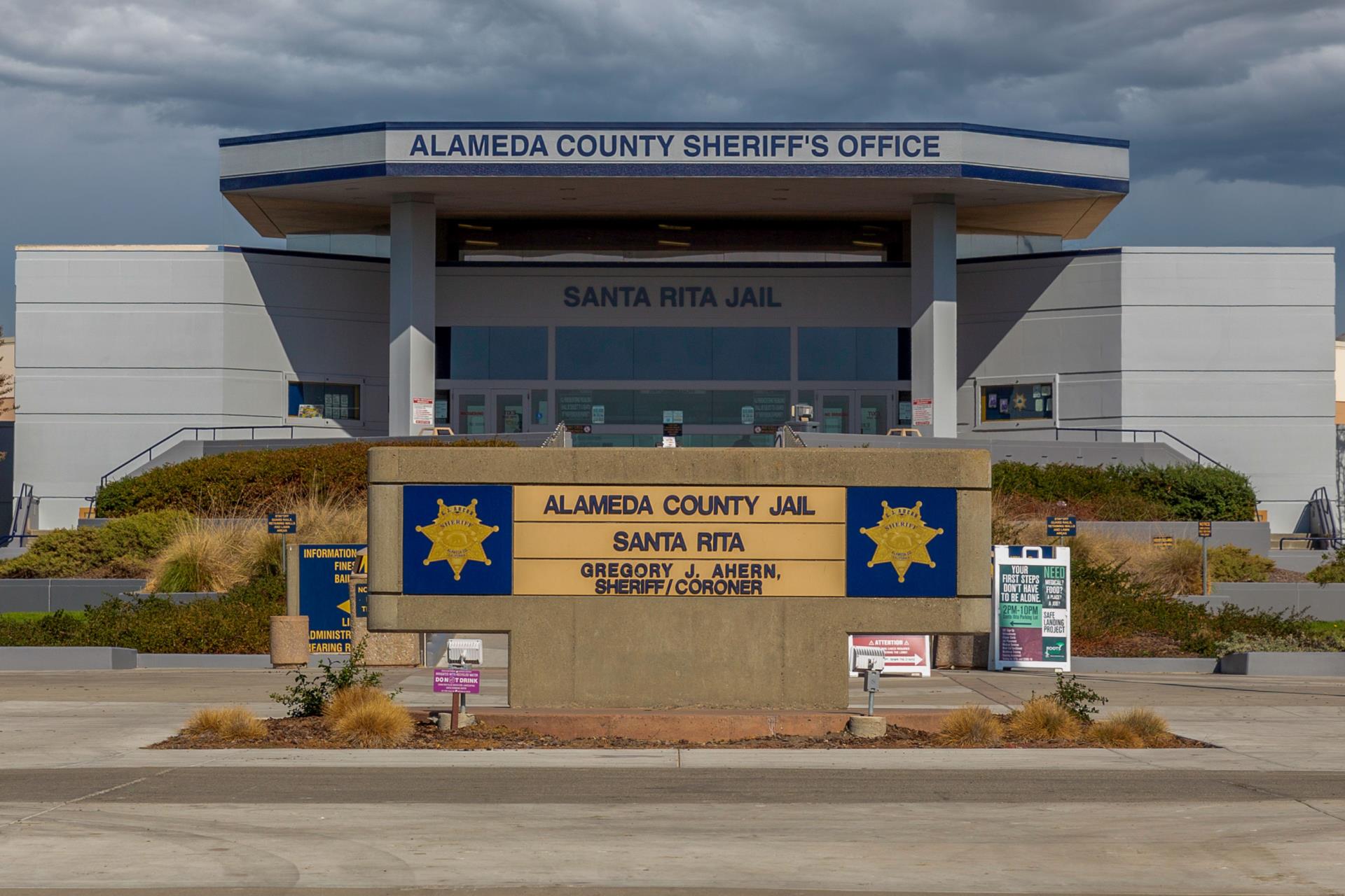 Man Jailed for Not Wearing a Mask Dies in Custody, Family Sues Alameda County