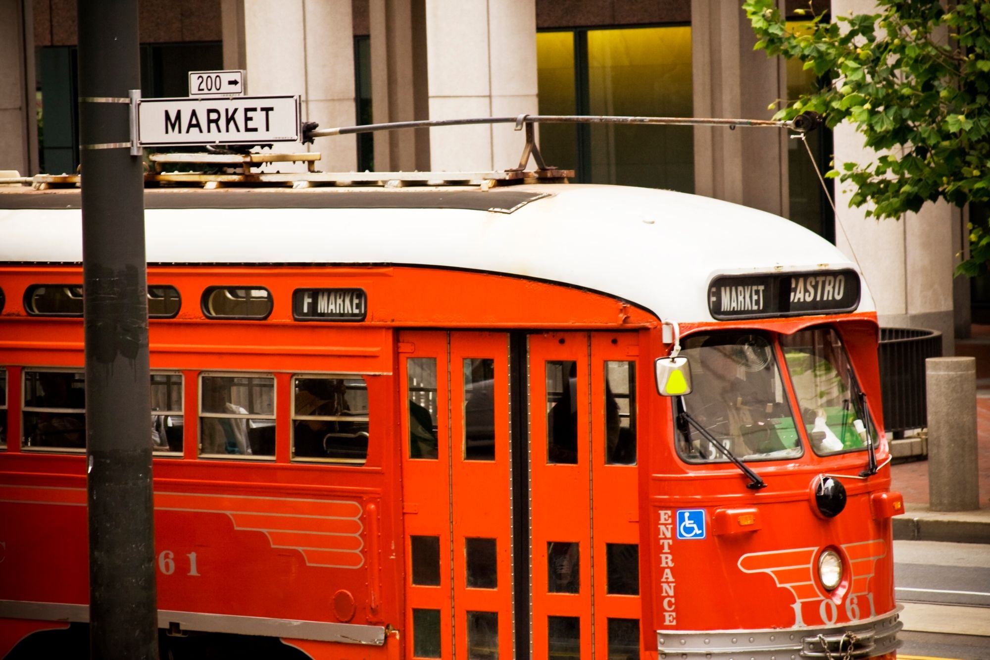 Sunday Links: Two Injured in Shooting in San Francisco's Mid-Market Neighborhood