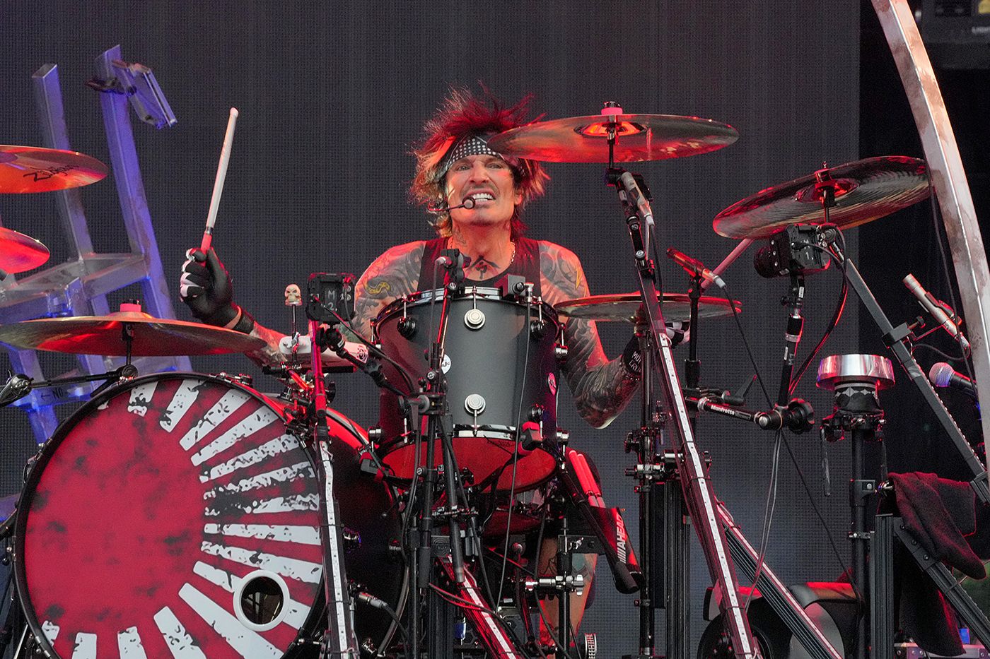 Tommy Lee Told Mötley Crüe Fans In SF to Whip Out Dicks at Oracle, and Some People Were Upset