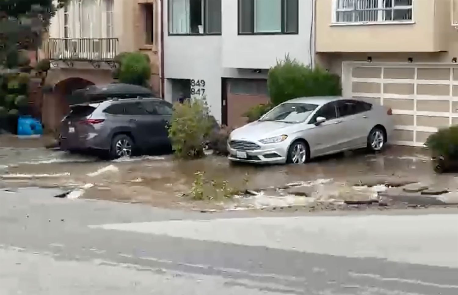 Water Main Break In Richmond District Causes Sinkhole, Fulton Street Blocked