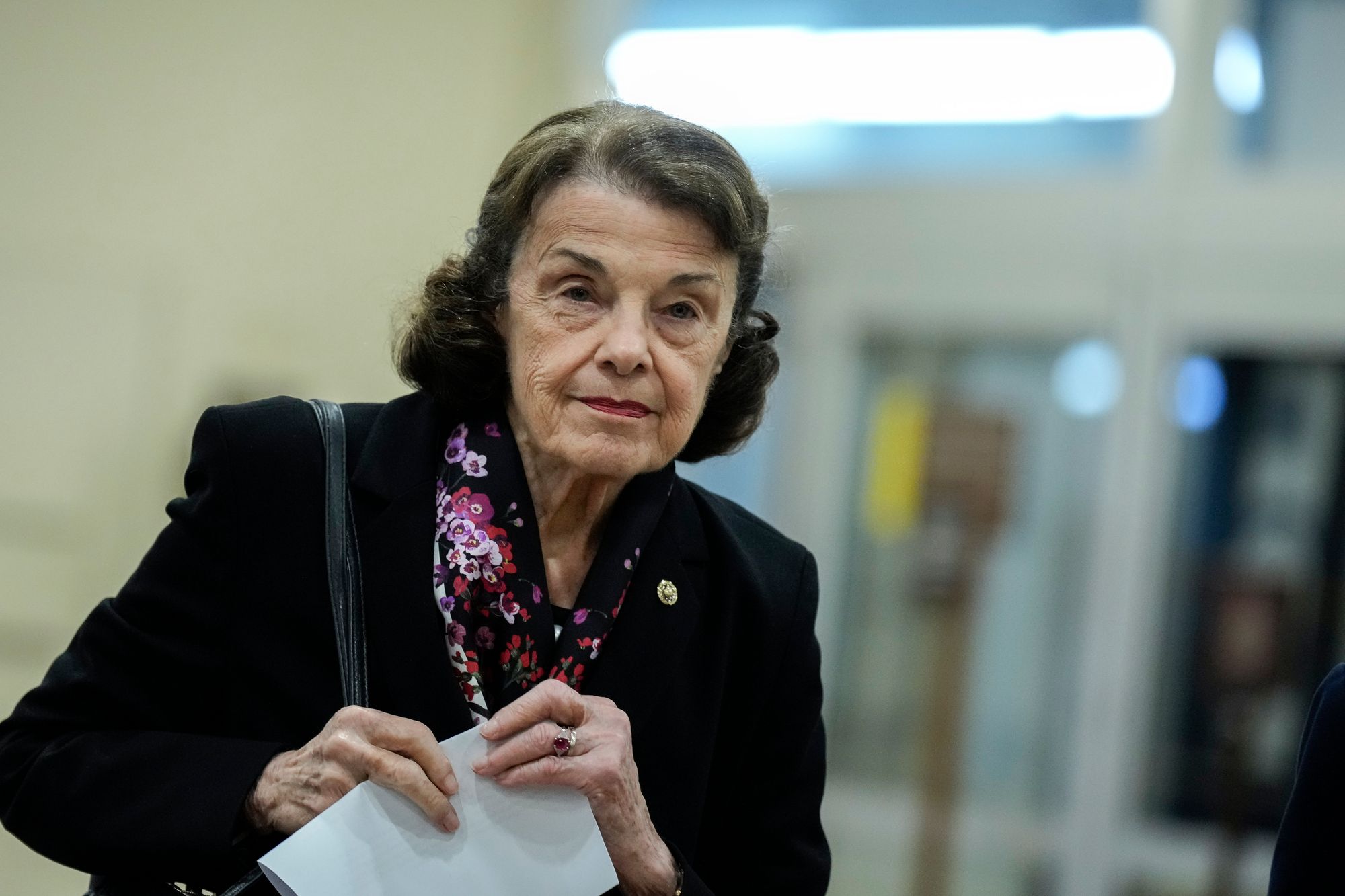 KRON4 Bumps Into Dianne Feinstein at SFO, She Talks Gun Control