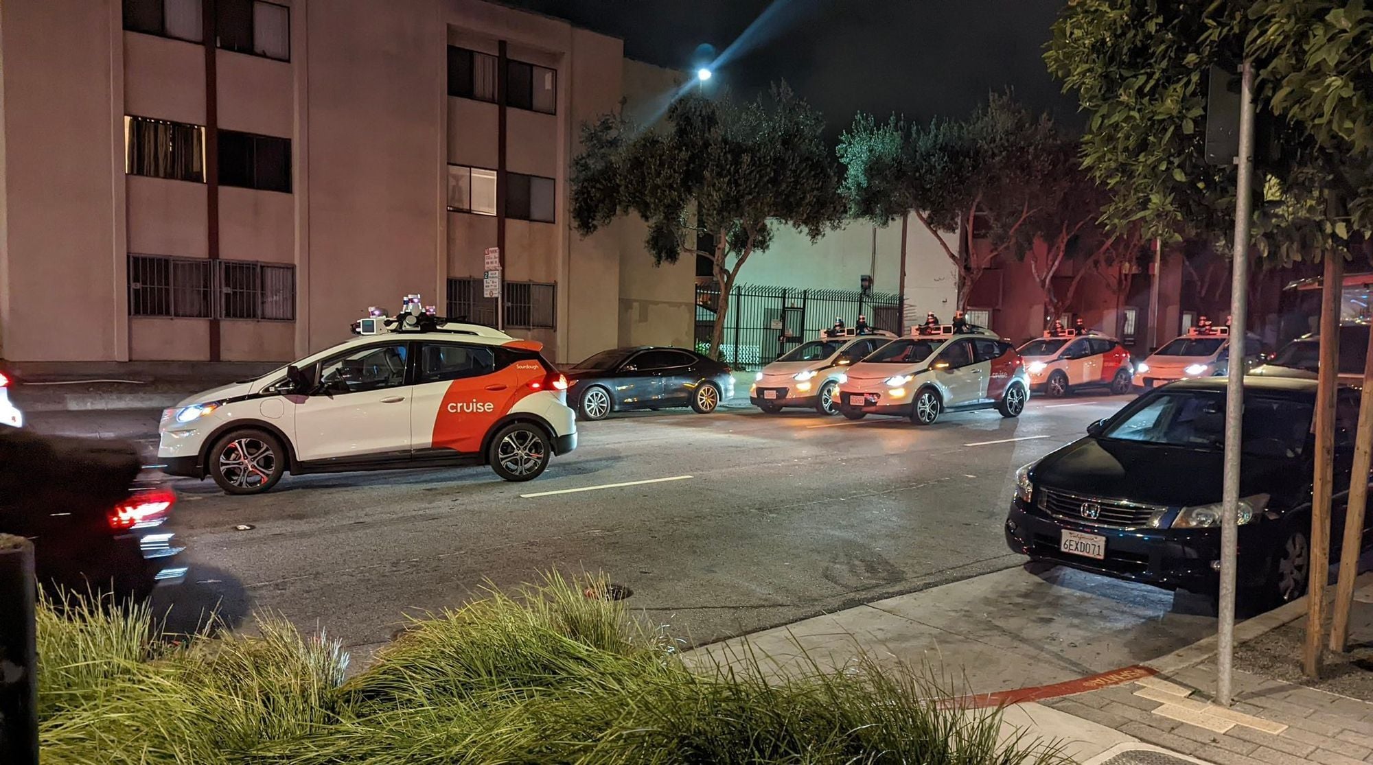 SF Regulators Have Had It With Self-Driving Cruise, Waymo Mishaps, Ask State To Halt Expansion