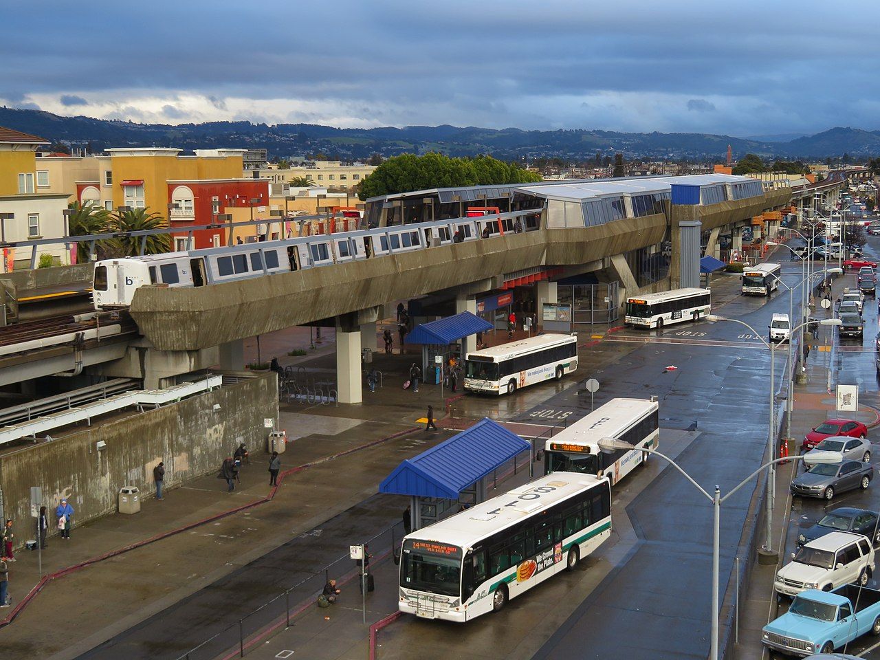 [Update] Fire Near Tracks Has Halted East Bay BART Service Between Coliseum and Fruitvale Stations