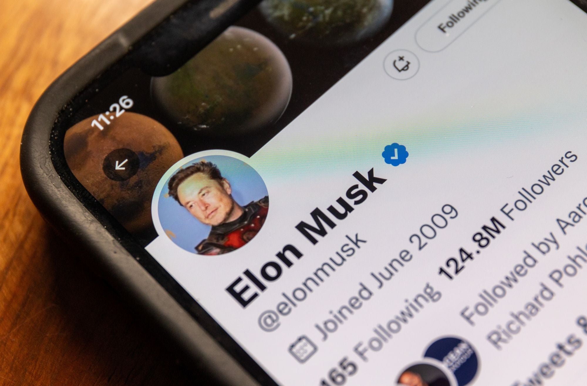 Twitter Fails To Remove Blue Checks For People Who Didn’t Pay, Only Removes the NY Times’ Check
