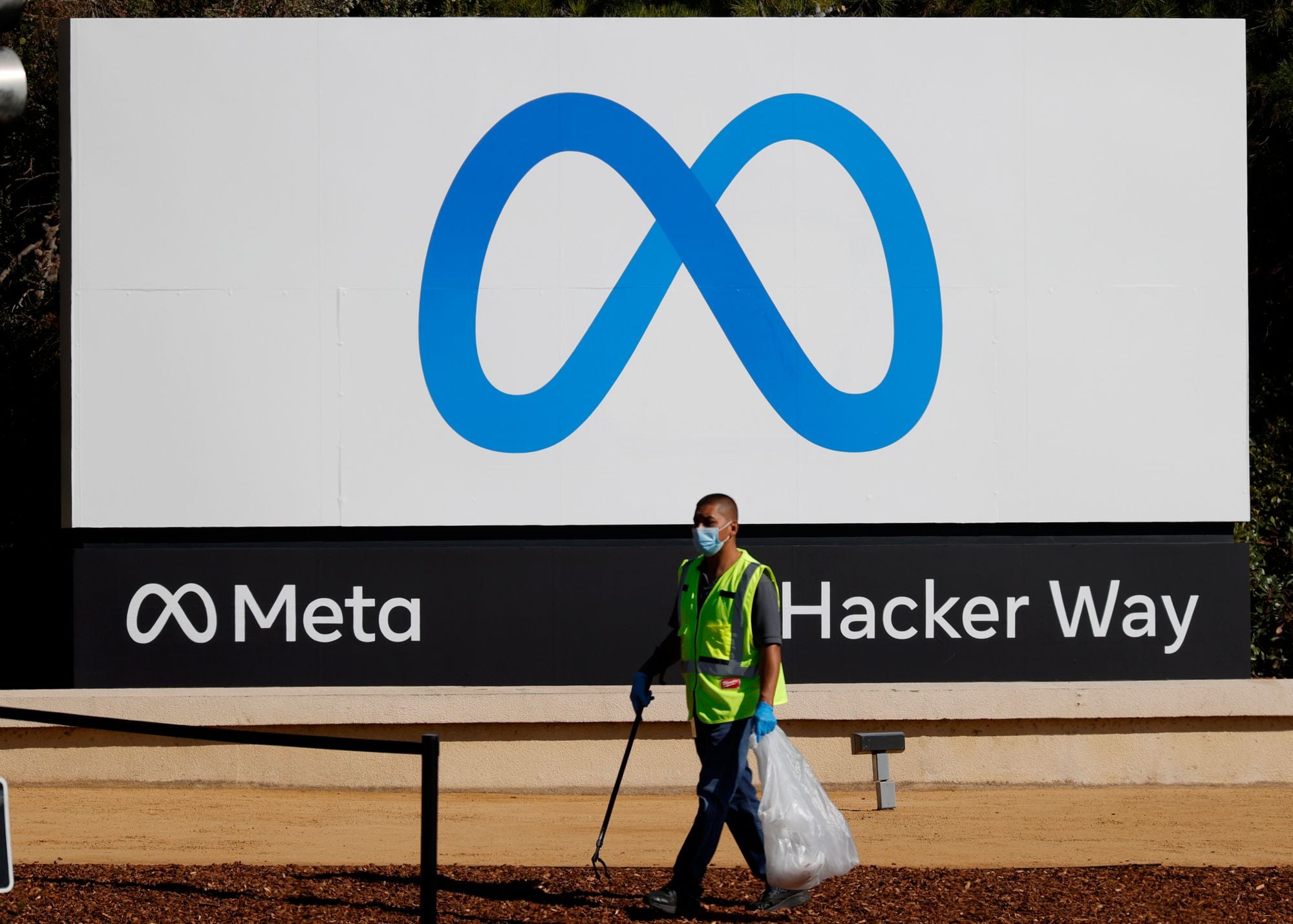 Meta Is Abandoning Their COVID-19 Misinformation Policy on Facebook and Instagram
