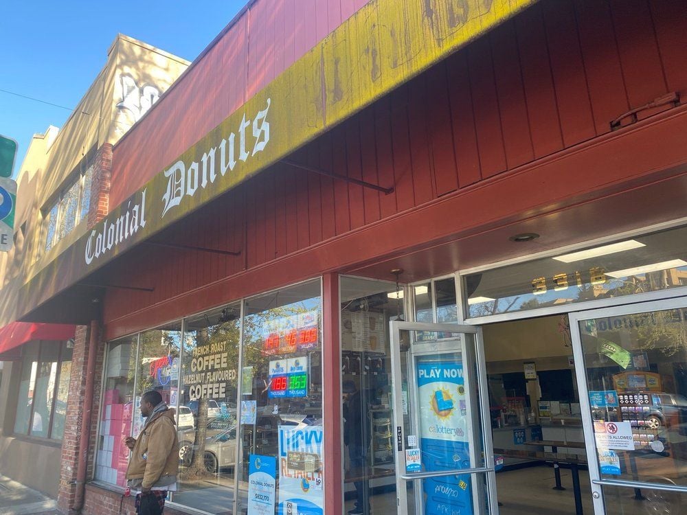 Oakland’s 24-Hour Colonial Donuts On Lakeshore Avenue Rocked by Armed Robbery
