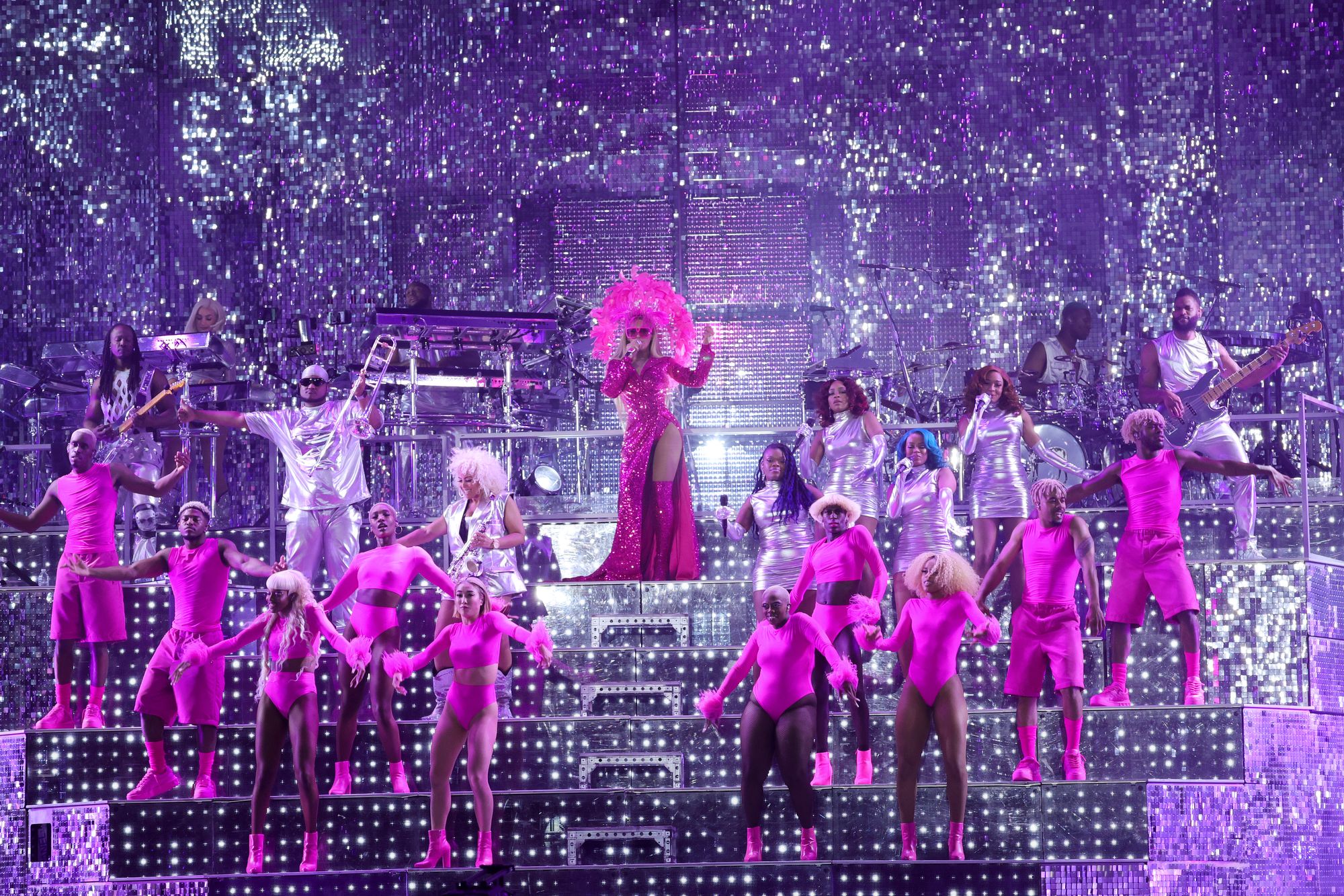 Thursday Morning What's Up: Beyonce Show Gloriously Breaks Santa Clara ...