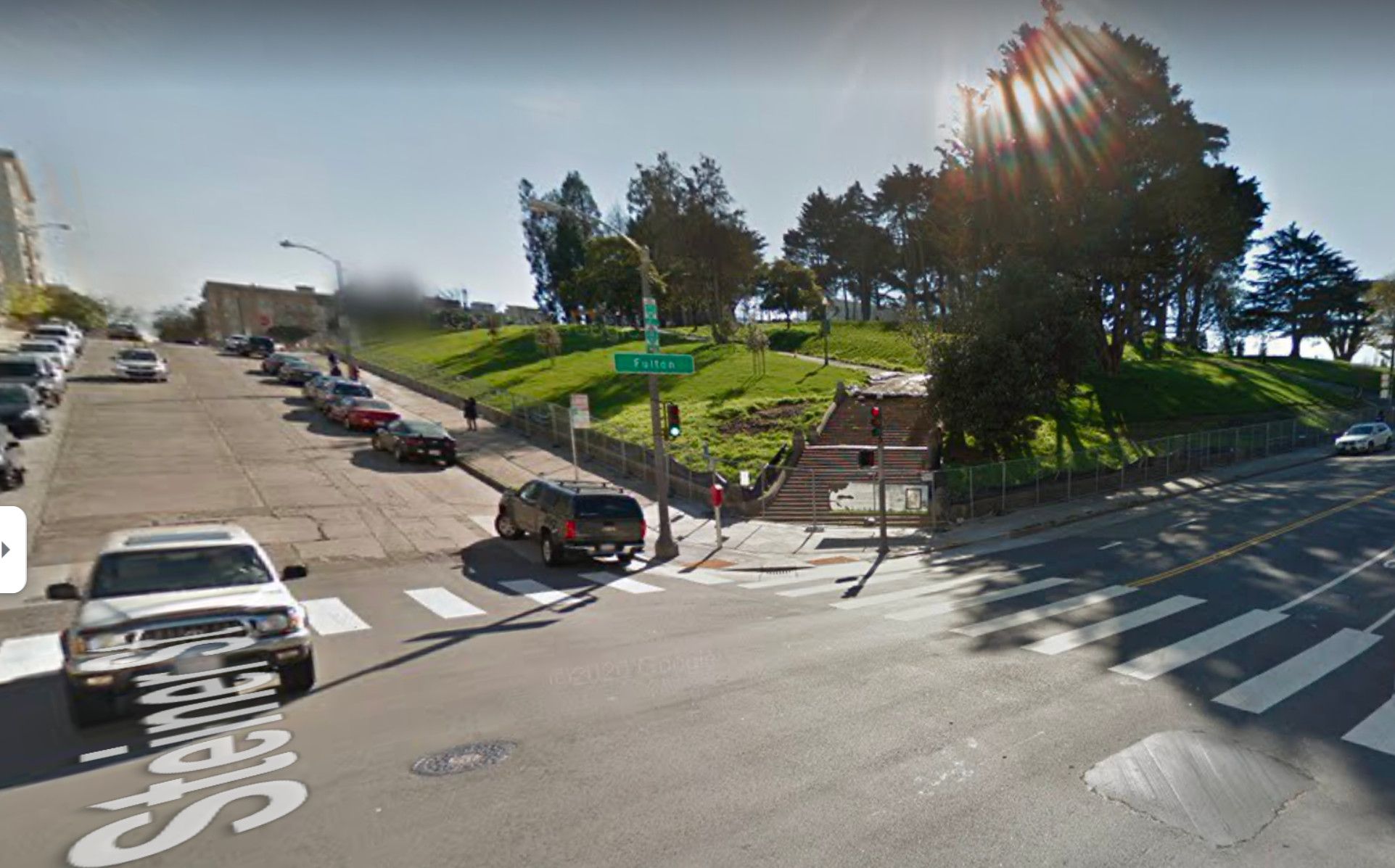 Four Armed Gunmen Rob Man Waiting for Uber Near Alamo Square Park