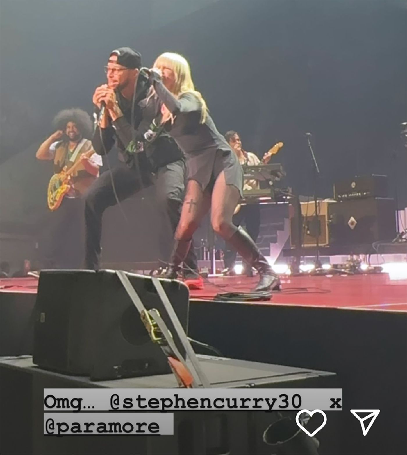 Video Steph Curry Gets On Stage Sings With Paramore At Chase Center