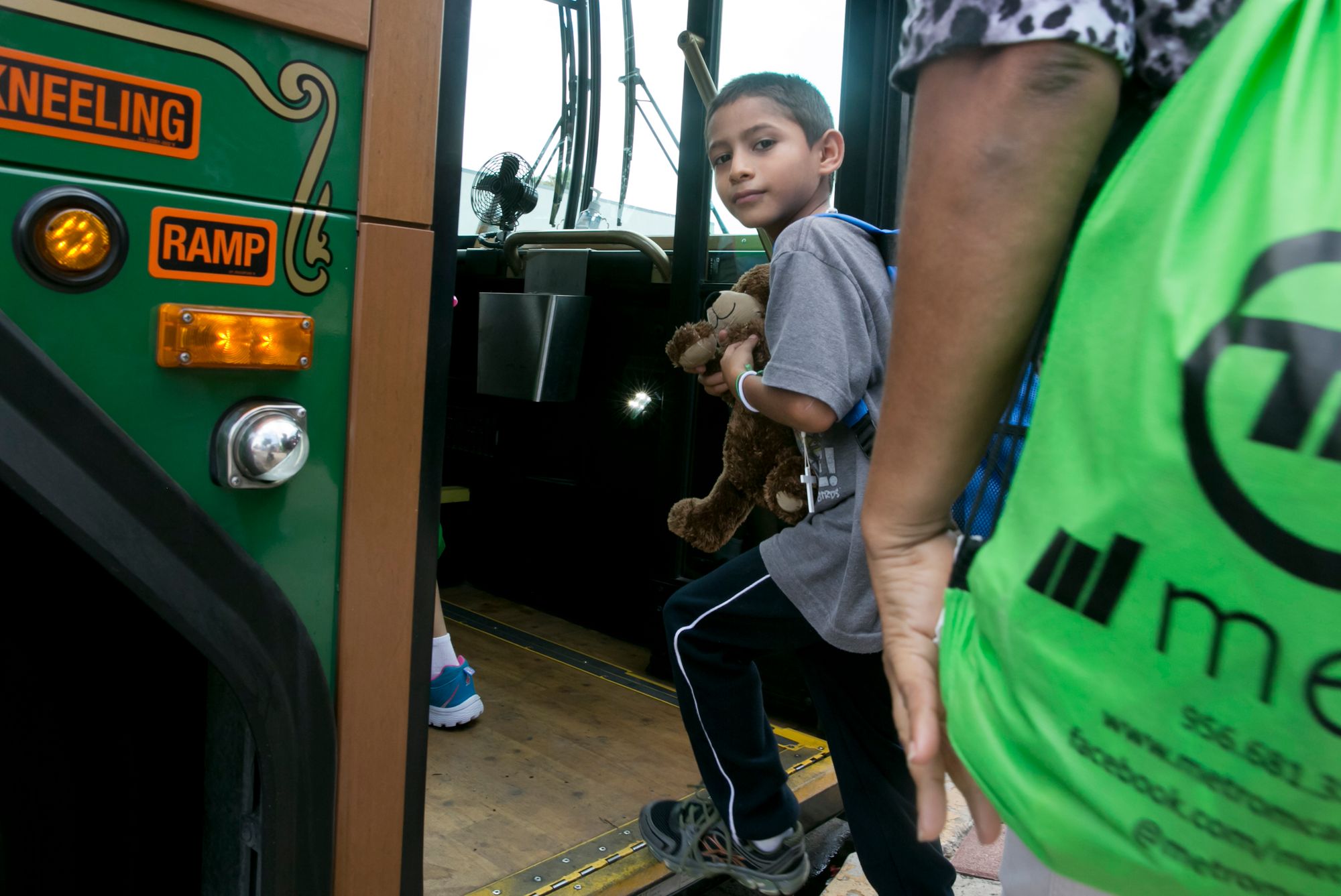 Latest Busload of Migrants Shipped Out of Texas Lands in San Jose, Migrants Graciously Accepted