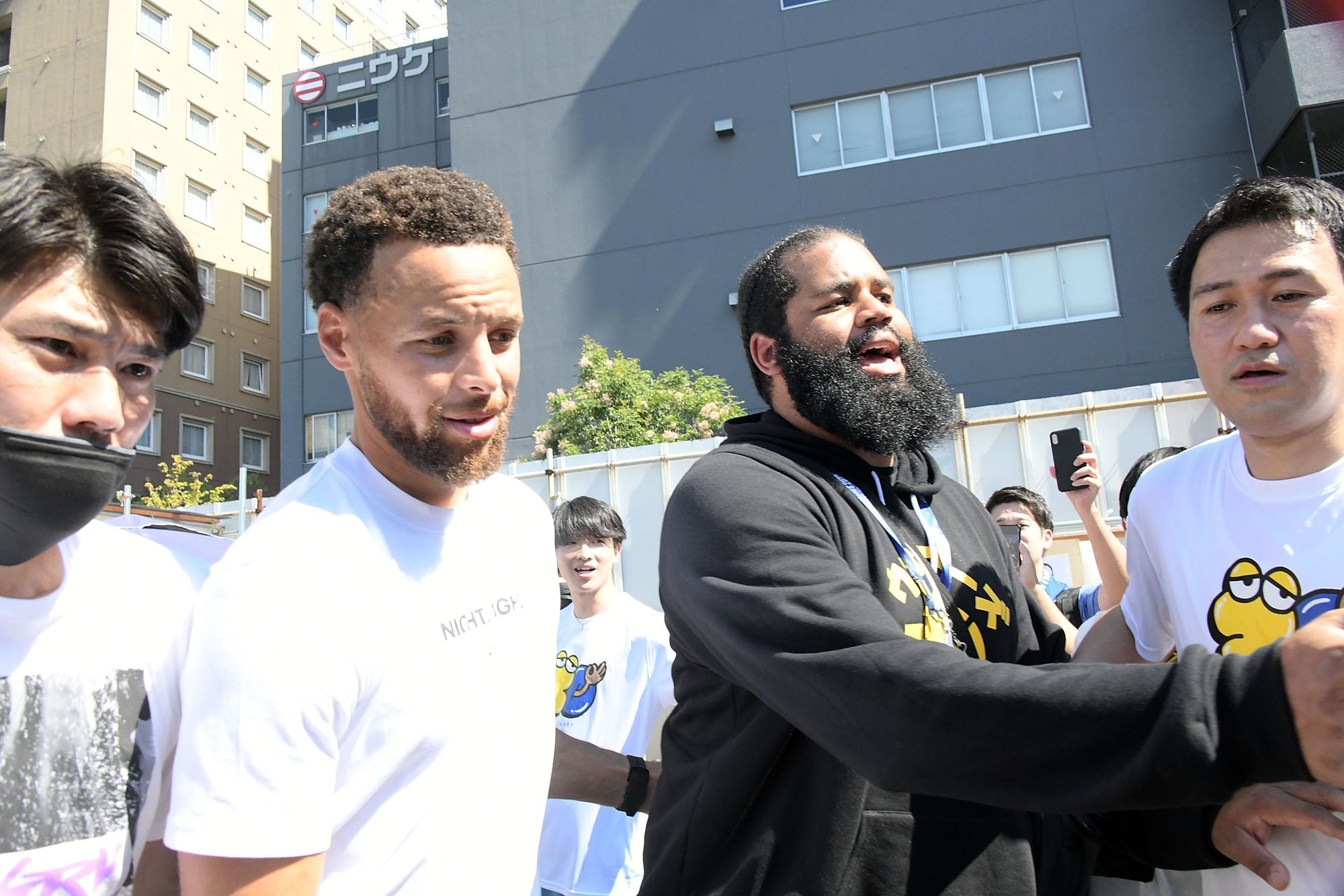 Someone Broke Into Steph Curry’s House, and the 18-Year-Old Suspect Is Still at Large