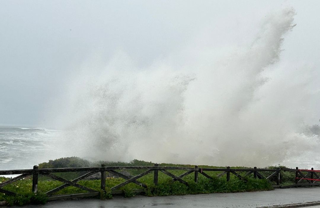 Day Around the Bay: Gigantic Waves Rollick Bay Area Coast, Get Recorded in Stunning Videos