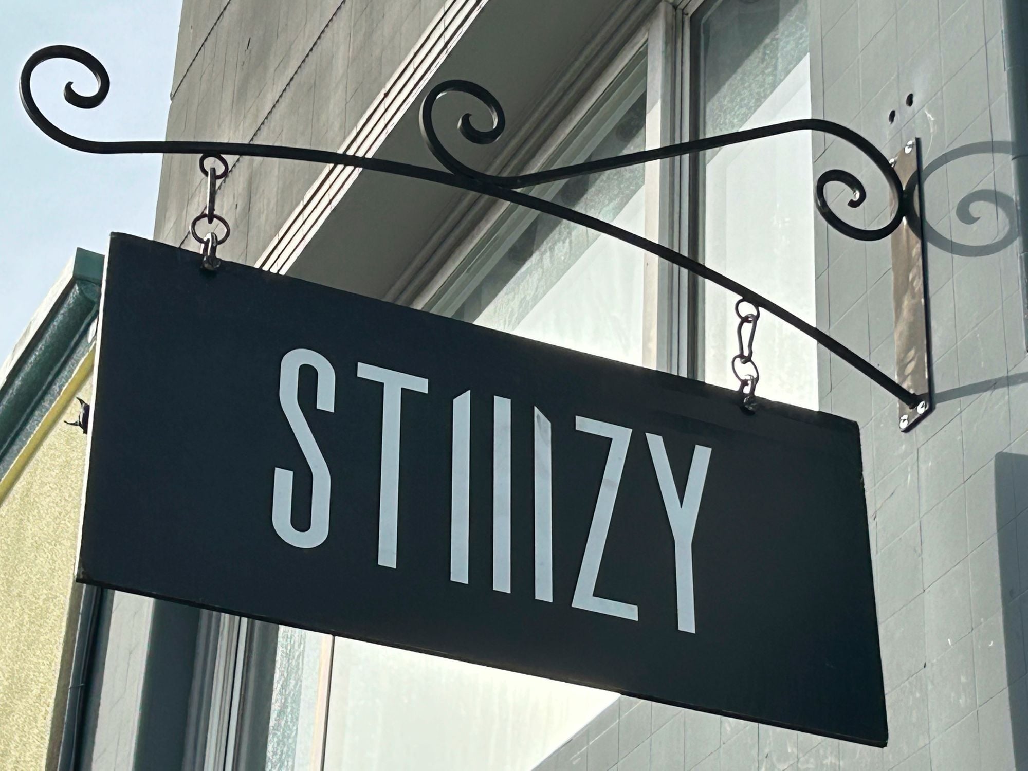 California’s Largest Dispensary Chain Stiiizy Accused of Running Illegal, Underground Pot Shops