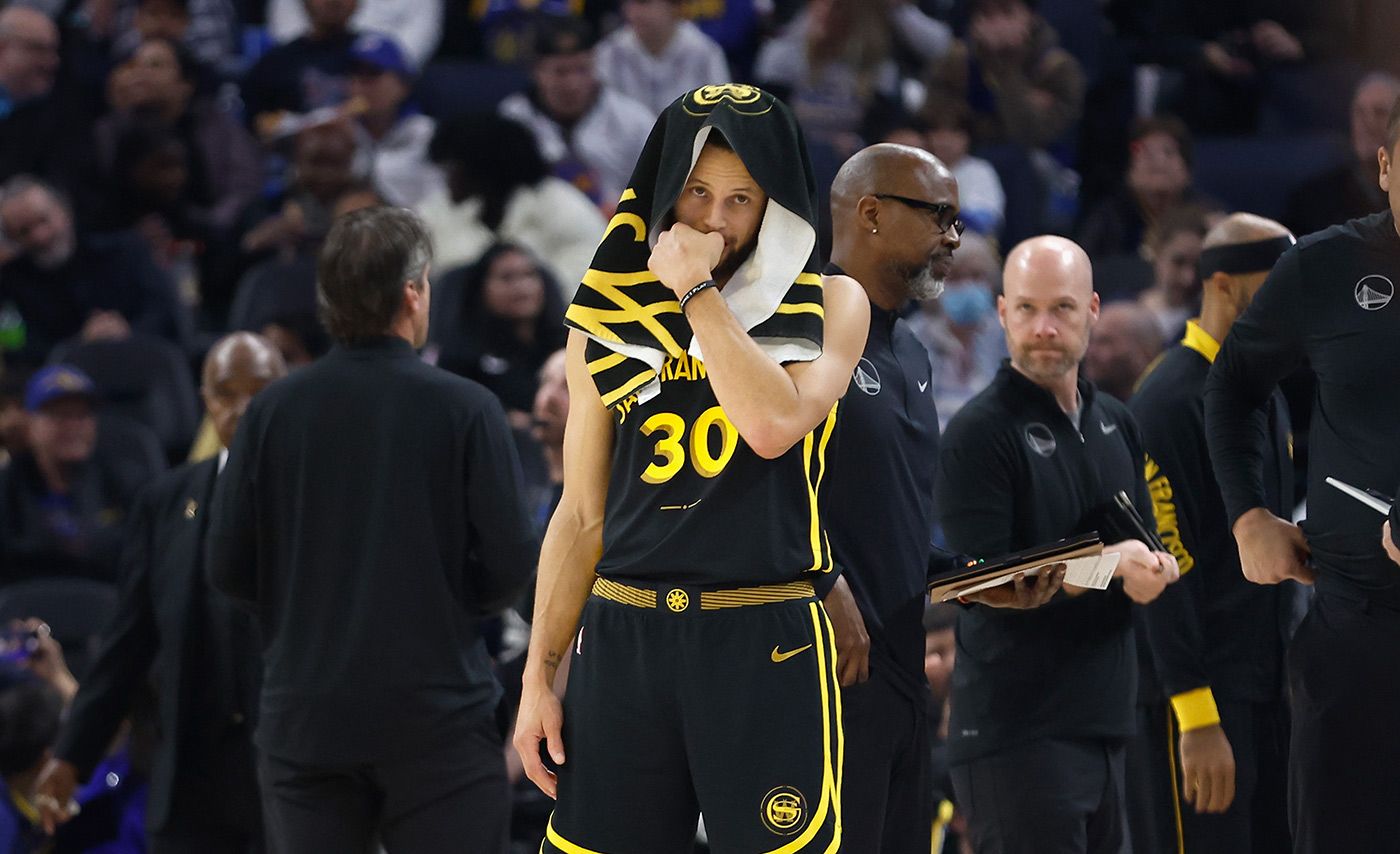 Monday Morning Headlines: Warriors Booed In Loss to Raptors