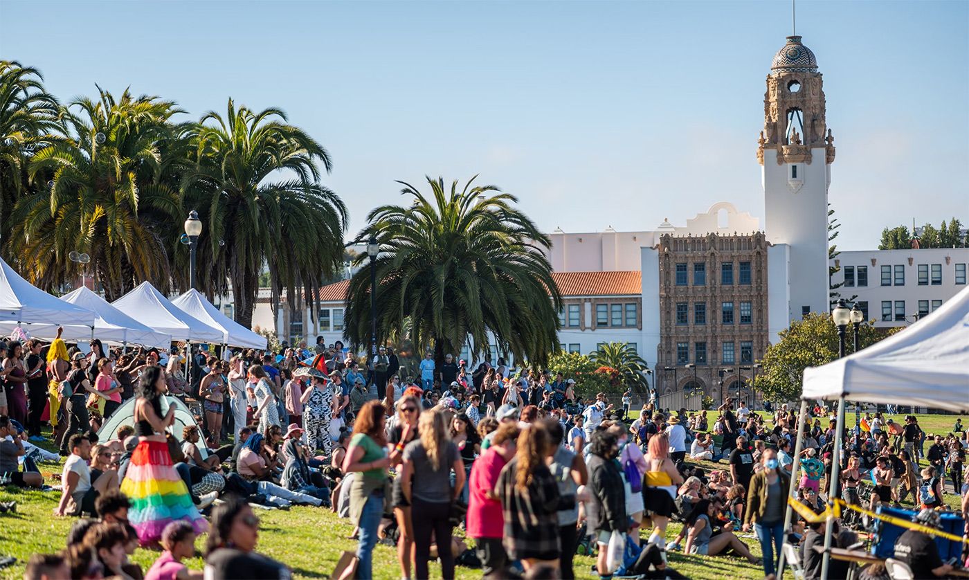 Runaway Vendor Cart Rolls Down Dolores Park Hill, Injures Woman