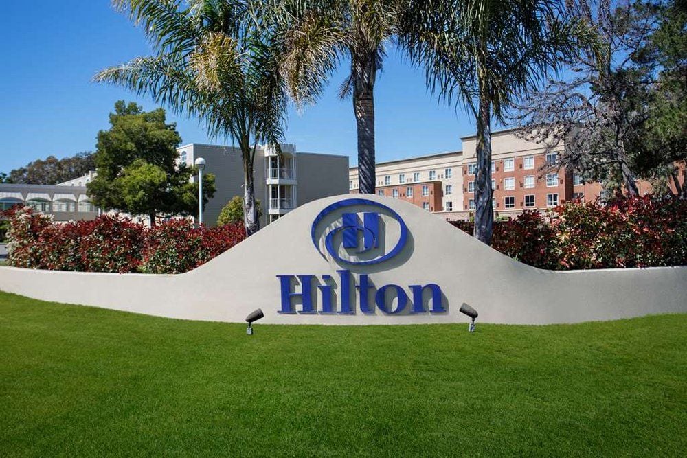 The Hilton Oakland Airport Hotel Is Closing Permanently After 56 Years
