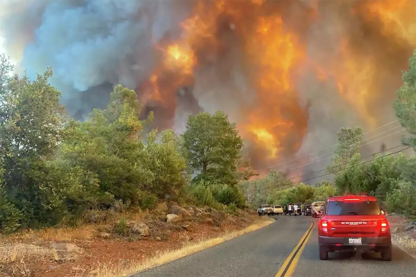 Residents of Sierra Foothills Town Describe Harrowing Escape Ordeal During Park Fire's First Night