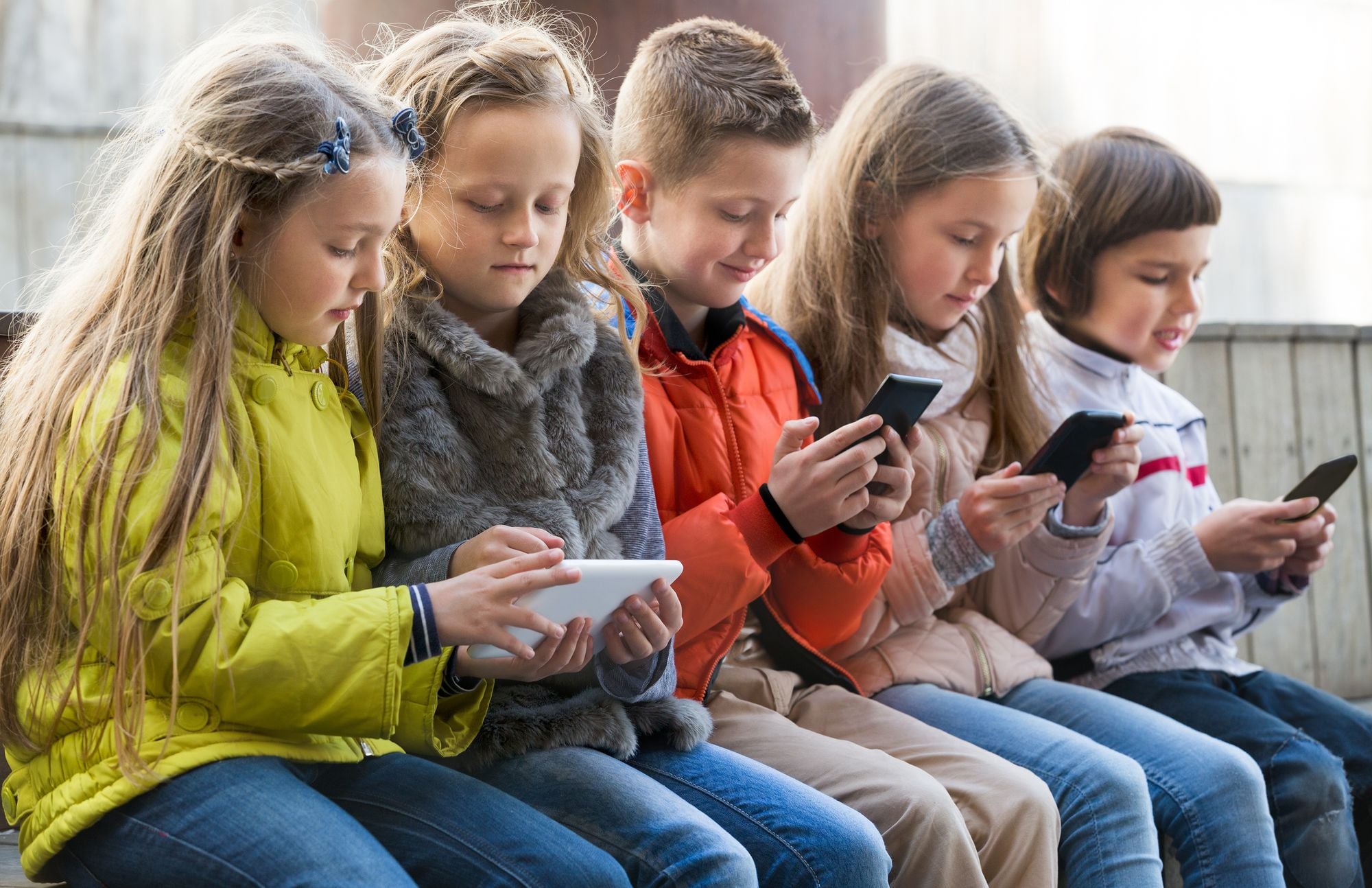 California Legislature Passes Bill to Ban or Limit Cellphone Use in Schools