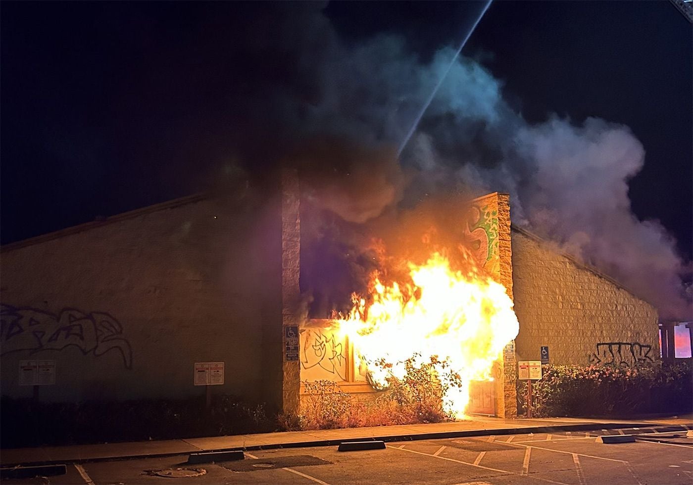 Friday Morning Constitutional: Fire Contained at Former Oakland Diner