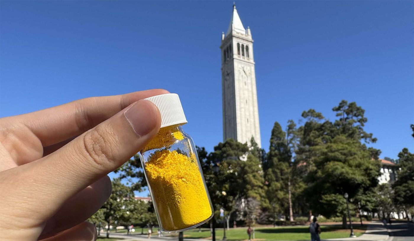 UC Berkeley Chemists Announce Potentially Massive Discovery: A Powder That Captures Carbon From Air