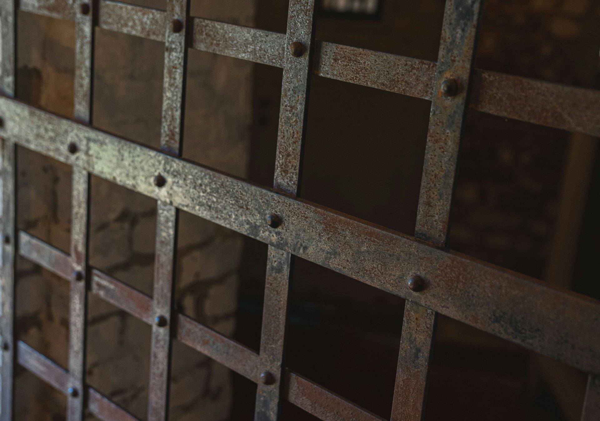 Saturday Links: Local Escaped Convict Found After Eight Years