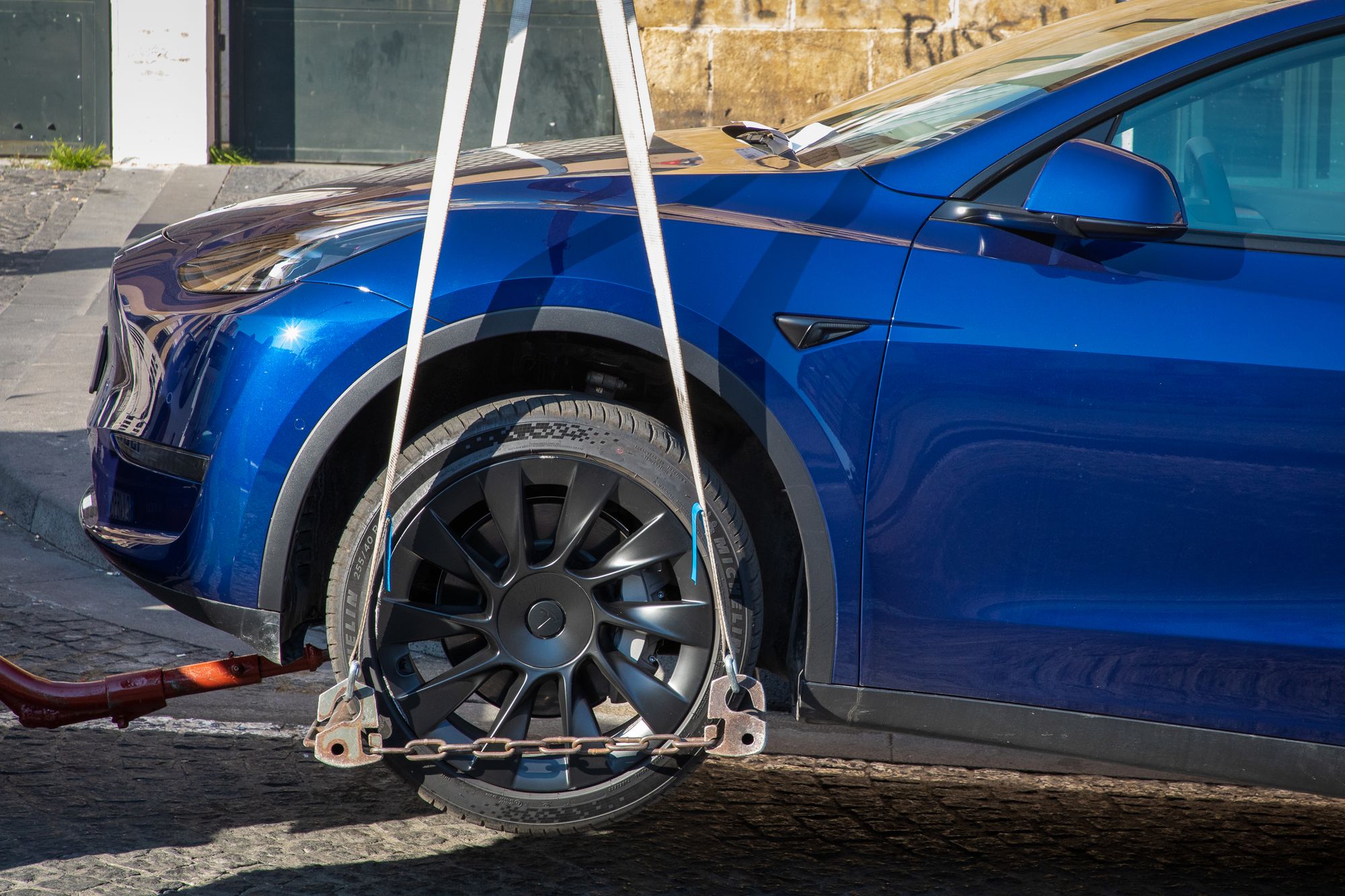 Tesla Reportedly In Autopilot Mode Plows Into Mission District Plant Store