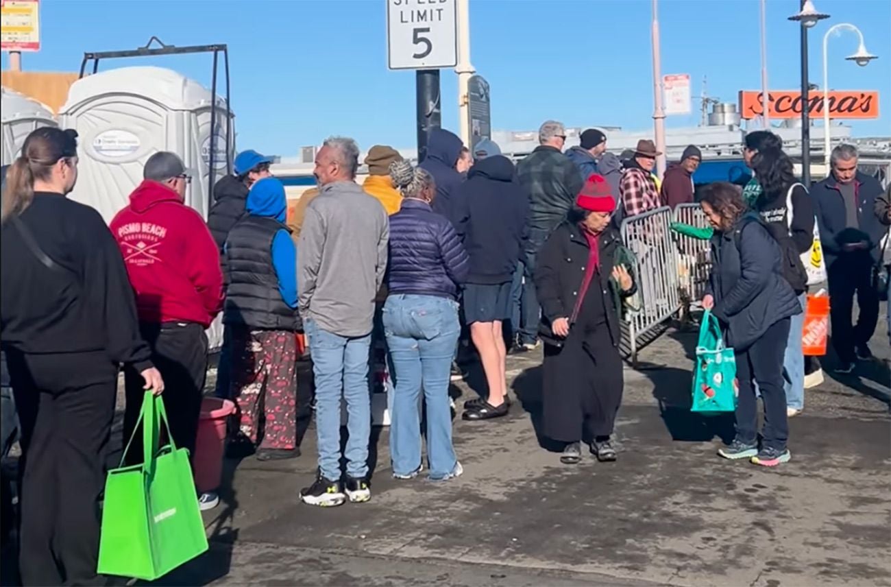 Fresh-From-the-Boat Crab Sales Begin With Long Lines at Pier 47