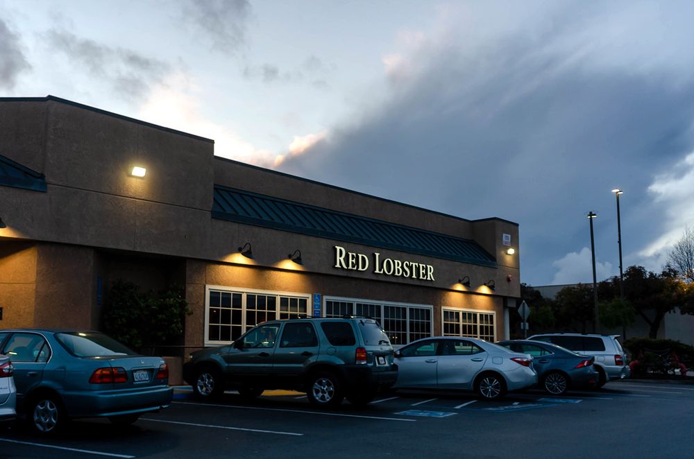 Alleged Serial Bar Tab-Skipper ‘Jared’ Arrested and Detained at a Red Lobster In San Bruno
