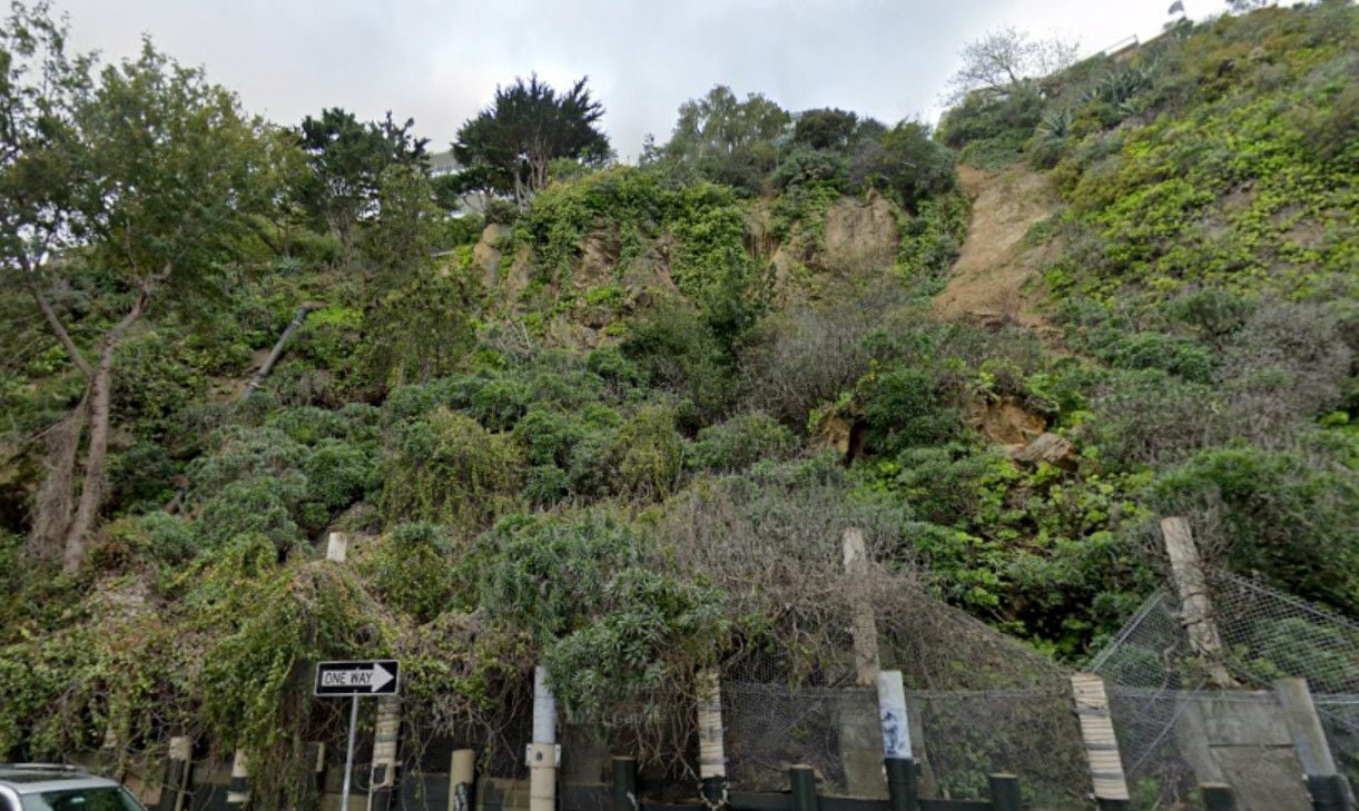 Major Mudslide From Tuesday’s Rain Shuts Down Block Near Telegraph Hill, Geologists Investigating
