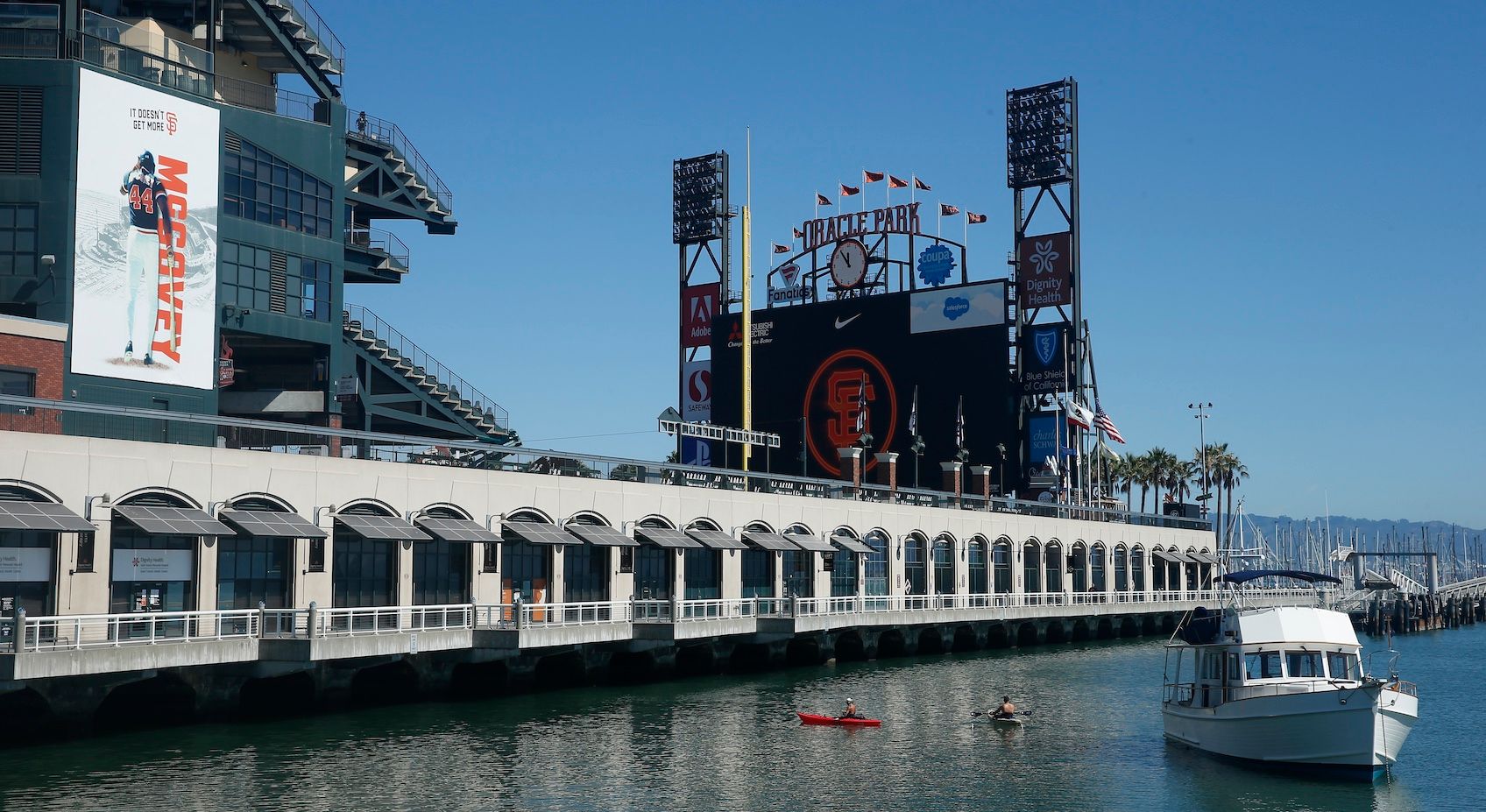SF Giants Fan Pulls Up to Oracle Park in a Water Taxi, Makes Waves