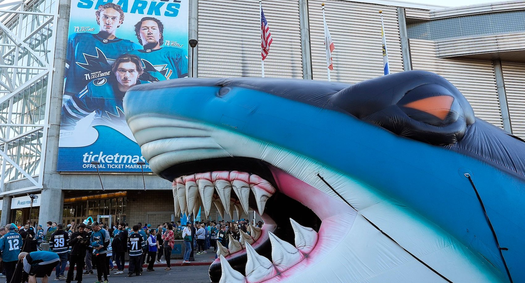 San Jose Sharks Apologize for Pro-ICE Jumbotron Message  During Hispanic Heritage Night