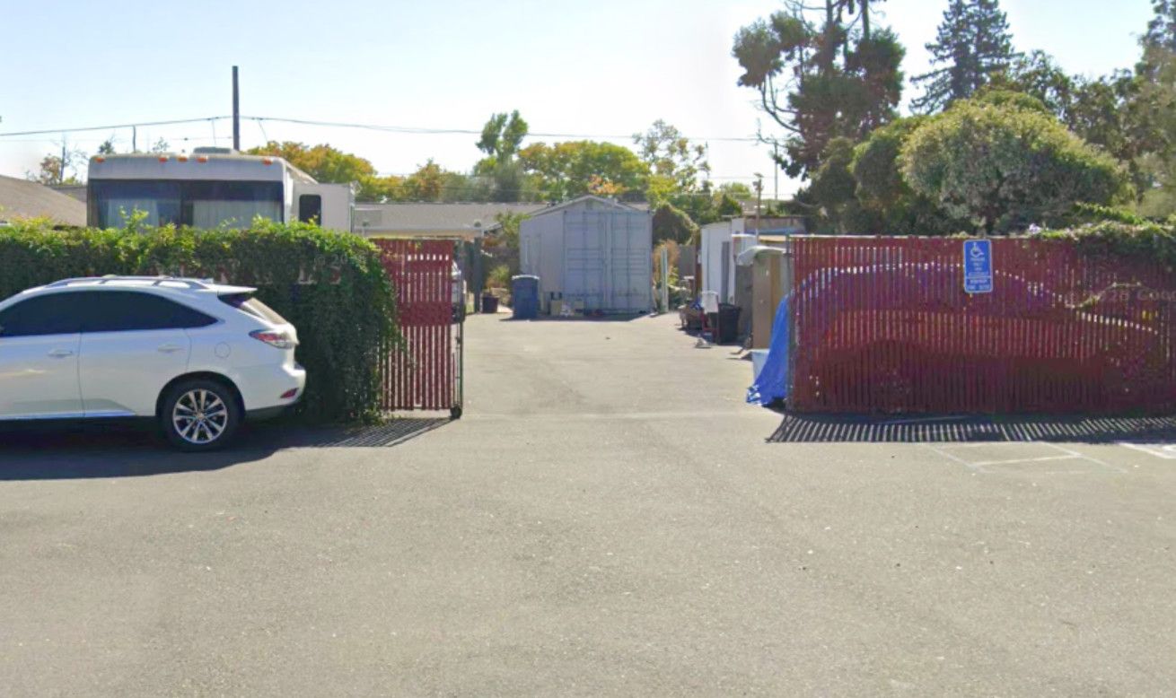 San Jose Garbage Truck Hits and Kills Man Lying In an Alley and Covered in Blankets